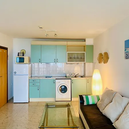 Апартамент Cozy In Kambani 1